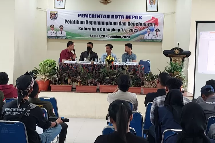 Pelatihan kepemimpinan dan kepeloporan yang diikuti oleh puluhan peserta di aula Kelurahan Cilangkap, Kecamatan Tapos (Aldy Rama )