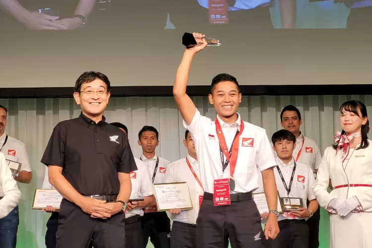 Salah satu perwakilan PT DAM yang meraih prestasi gemilang di tingkat dunia.