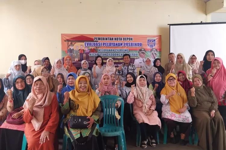 Foto bersama usai pelaksanaan evaluasi pelayanan posyandu di Nusa Indah A RW1, Kelurahan/Kecamatan Cilodong (Radar Depok)