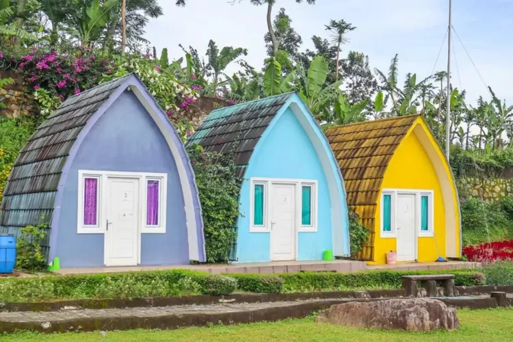 Villa Jagung memiliki nuansa seperti negeri Eropa dengan warna nya yang cantik dan kapasitas 2 hingga 3 orang (Instagram @nirvana.valleyresorts)