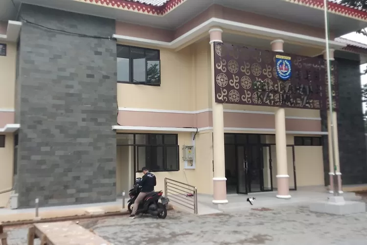 Tampak depan gedung baru kantor Kelurahan Kalimulya, Kecamatan Cildodong (Andika Eka/Radar Depok)