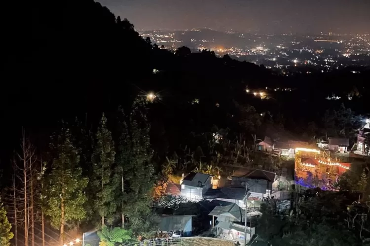 Pemandangan city view ground C di Paseban Mountain View Camping Ground (Instagram @pasebanmountainview)