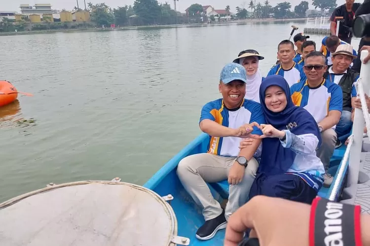 Sekretaris Daerah (Sekda) Kota Depok, Supian Suri membuka Festival Olahraga Perahu Naga di Situ Rawa Kalong, Kelurahan Curug, Kecamatan Cimanggis (Andika Eka )