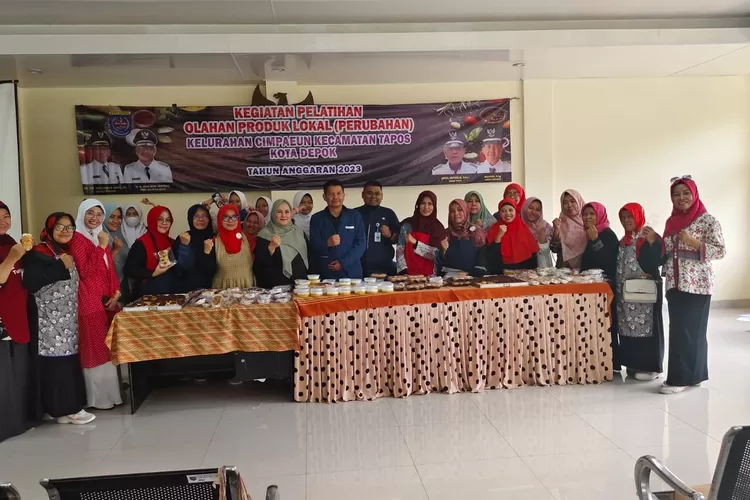 Pelatihan produk olahan lokal yang dilaksanakan oleh kelurahan Cimpaeun, Kecamatan Tapos di aula kelurahan. (Andika Eka )