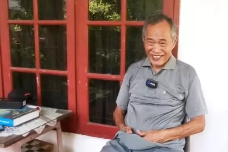 Halomoan Gultom pemilik lahan di RT6/2, Kelurahan/Kecamatan Limo, Kota Depok yang diduga diserobot. (RADAR DEPOK)