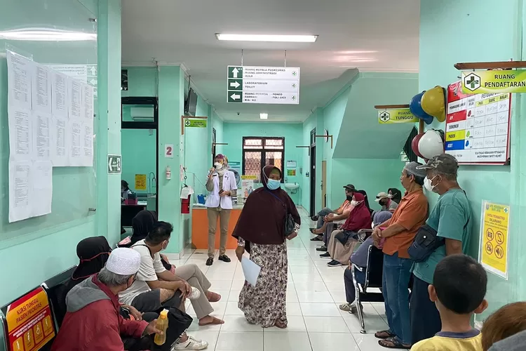 Puskesmas Ratujaya berikan pelayanan kepada masyarakat saat libur Natal dan Tahun Baru. (Radar Depok)