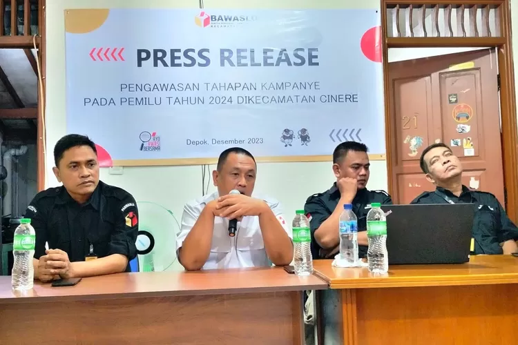 Panwascam Cinere merilis hasil pengawasannya selama periode 28 November hingga kemarin (27/12). (FAHMI/RADAR DEPOK)