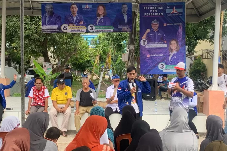Sosialiasi yang dilakukan oleh tim pemenangan&nbsp; Budi Purnomo di salah wilayah yang berada di Kota Depok. (ANDIKA EKA/RADAR DEPOK)