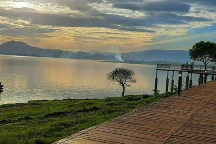 Panorama Bendungan Jatigede di Wisata Cisema