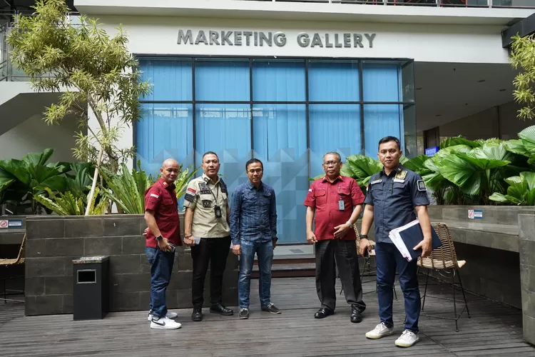 Jajaran Imigrasi Kelas I Non TPI saat melangsungkan Operasi Jagratara di sejumlah lokasi di Kota Depok.  (DOK.IMIGRASIDEPOK)