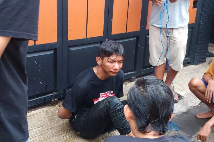 DIDUGAMALING : Miswanto (20) usai di amuk warga di Jalan Bakti ABRI, RT5/10, Kelurahan Sukamaju Baru, Kecamatan Tapos, Kota Depok.  (ANDIKA EKA/RADAR DEPOK)