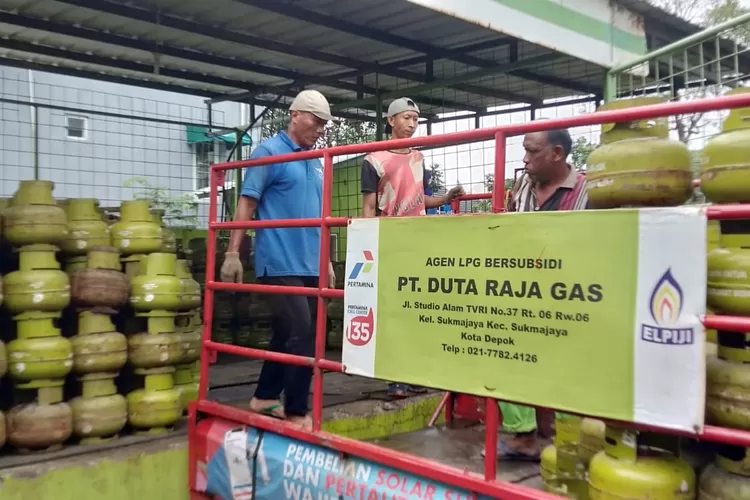 AGEN : Pangkalan Gas PT Duta Raja Gas milik Haji Yahman Setiawan yang berada di Jalan Raden Saleh No37, Kelurahan Sukmajaya, Kecamatan Sukmajaya, Kota Depok. (ANDIKA EKA/RADAR DEPOK)