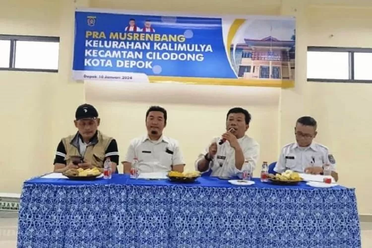 Kegiatan Pra Musrenbang di aula Kelurahan Kalimulya, Kecamatan Cilodong, Depok. (ANDIKA EKA/RADAR DEPOK)