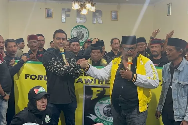 Jajaran Korwil FBR Kota Bekasi saat mendeklarasikan dukungan kepada Caleg DPR RI dari Partai Golkar Dapil Kota Depok-Kota Bekasi Nomor Urut 3, Nofel Saleh Hilabi, beberapa waktu lalu.  (DOK. NOFEL SALEH HILABI)