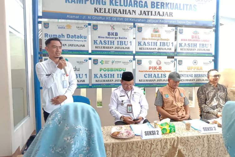 Kasiekbang Baktijaya menjadi pembicara dalam kunjungan Kampung KB ke Kelurahan Jatijajar Kota Depok (DOK.KELURAHAN)