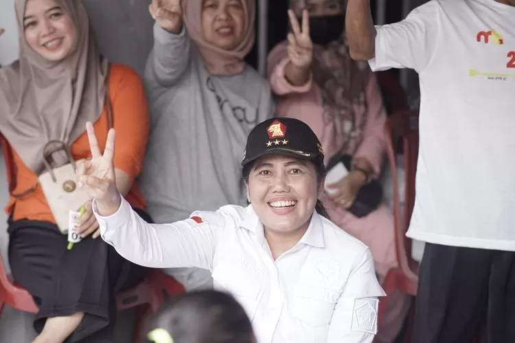 Caleg Partai Gerindra nomor urut 2 untuk DPRD Kota Depok Dapil Cilodong Tapos, Rienova Serry Donie (Radar Depok)