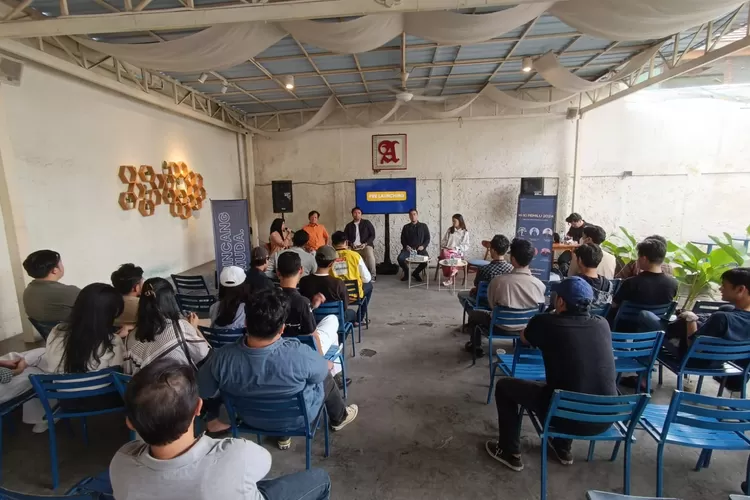 Suasana muda mudi saat fokus berdialog dalam acara Bincung Muda yang berlangsung di Interaksi Space, Kota Depok.  (YUSUFBUHORI/RADARDEPOK)