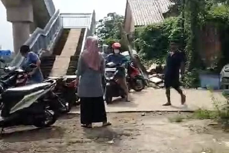 dugaan money politic tersebut dikuatkan dengan adanya aksi kegiatan kampanye bagi-bagi uang di Jalan Pendowo RT1/16 Kelurahan Limo, Kecamatan Limo, Kota Depok. (TANGKAPAN LAYAR)