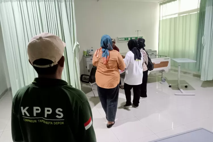 Suasana pencoblosan Pemilu 2024 yang berada di RSUD ASA Kota Depok, untuk para pasien. (ANDIKA EKA/RADAR DEPOK)