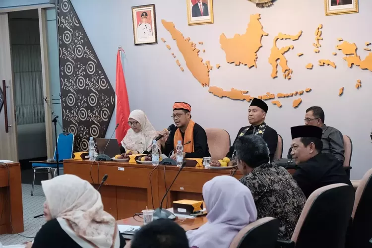 Wakil Walikota Depok Imam Budi Hartono saat memberikan sambutan pada Forum Renja PD Disnaker Kota Depok di Ruang Edelweid Lantai 5 Gedung Balaikota Depok. (PEMKOT DEPOK)
