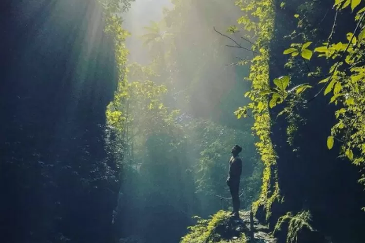 Curug Walet menjadi wisata alam dengan menampilkan surga tersembunyi (Instagram/@aaaakhhiyas)