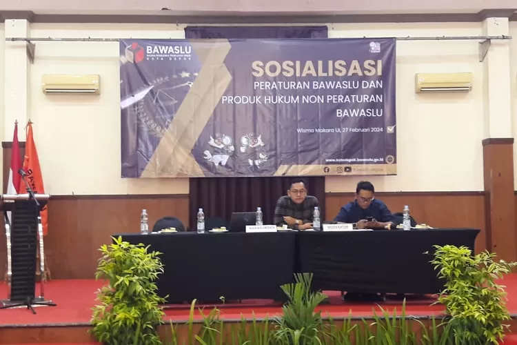 Sosialiasi peraturan Bawaslu dan produk hukum non peraturan Bawaslu kepada seluruh pengawas tingkat kecamatan, di Wisma Makara UI, Selasa (27/2).  (ANDIKA EKA/RADAR DEPOK)