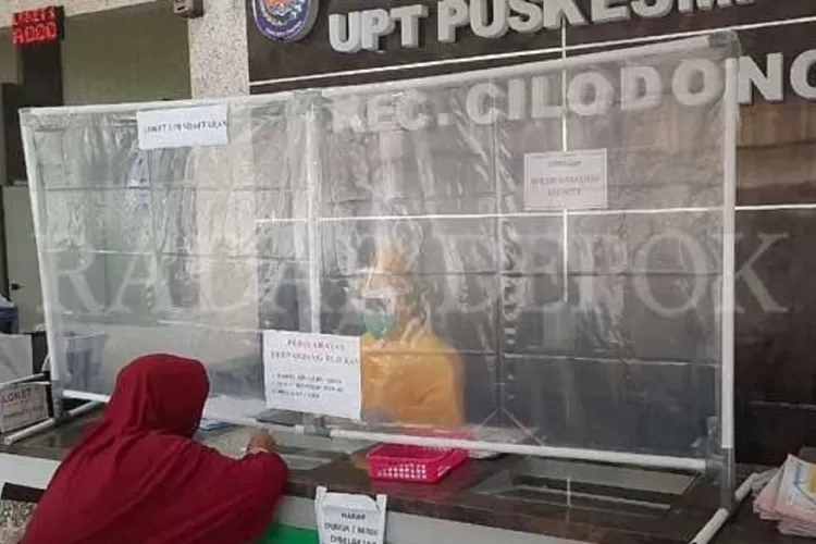 Pelayanan pendaftaran pasien di loket registrasi UPTD Puskesmas Cilodong, Kelurahan Jatimulya, Kecamatan Cilodong, beberapa waktu lalu. (&nbsp;DOKUMEN RADAR DEPOK)
