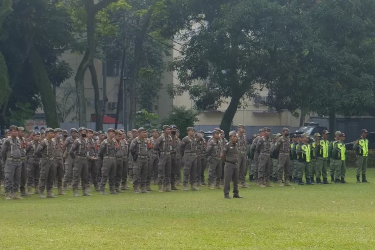 Apel anggota Satpol PP Kota Depok di halaman Balai Kota Depok. (ISTIMEWA )