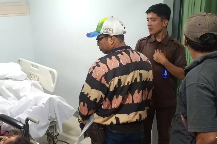 TAKDIR : Suasana di Rumah Sakit setelah Mahasiswi yang diduga tewas tersengat listrik usai kecelakaan di Kecamatan Cimanggis (ISTIMEWA)