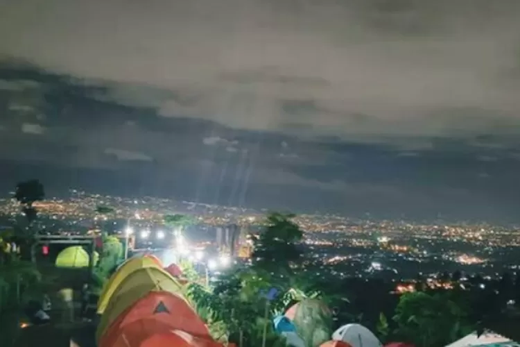 Tempat wisata Garden Camp Hambalang yang menawarkan view tempat camping yang mewah dengan harga terjangkau (Instagram/@garden_camp_hambalang)
