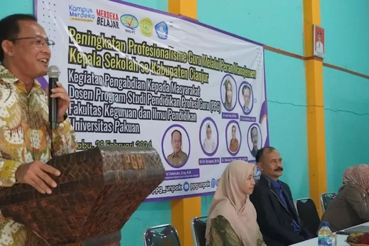 Program Studi Pendidikan Profesi Guru (Prodi PPG) FKIP Universitas Pakuan, menyelenggrakana pengabdian kepada masyarakat dengan tema Peningkatan Profesionalisme Guru melalui Peran Manajemen Kepala Sekolah, di Kabupaten Cianjur.  (Universitas Pakuan)