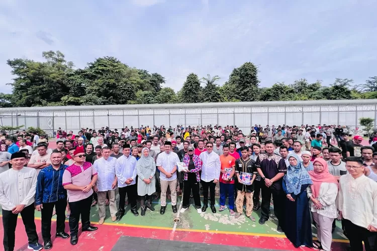 Kepala Rutan Kelas I Depok, Lamarta Surbakti bersama jajaran, melakukan doa bersama untuk menyambut Bulan Ramadan, Jumat (8/3).  (Rutan Depok)