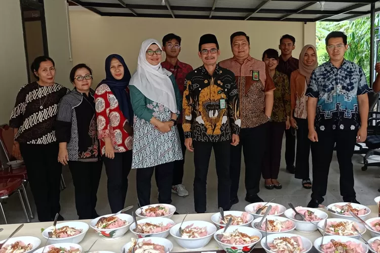 Ketua PN Depok, Ridwan dan jajaran saat melakukan makan bersama jelang bulan suci Ramadan, beberapa waktu lalu.  (GERARD SOEHARLY/RADAR DEPOK)