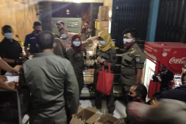 Ilustrasi penindakan Satpol PP Kota Depok saat Bulan Ramadan. (ANDIKA EKA/RADAR DEPOK)