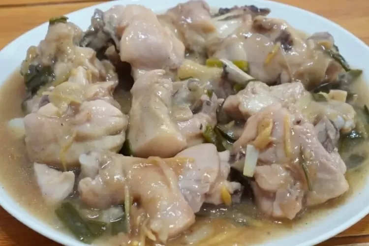 Ayam Kukus Jahe yang enak dan cocok untuk jadi menu sahur sehat (Tangkapan Layar Youtube Tri Pujis)