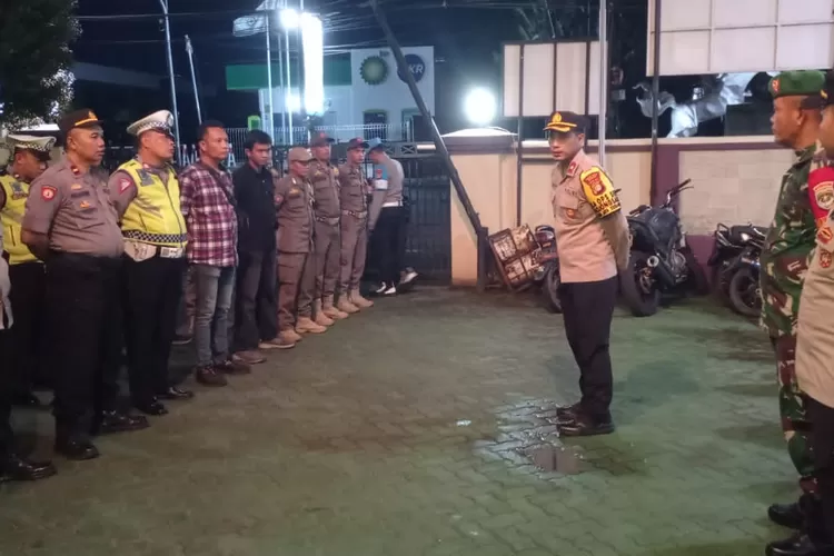 SIAGA : Patroli gabungan yang dilakukan untuk mengantisipasi tawuran di wilayah Kecamatan Sawangan, Kota Depok. (KECAMATAN SAWANGAN)