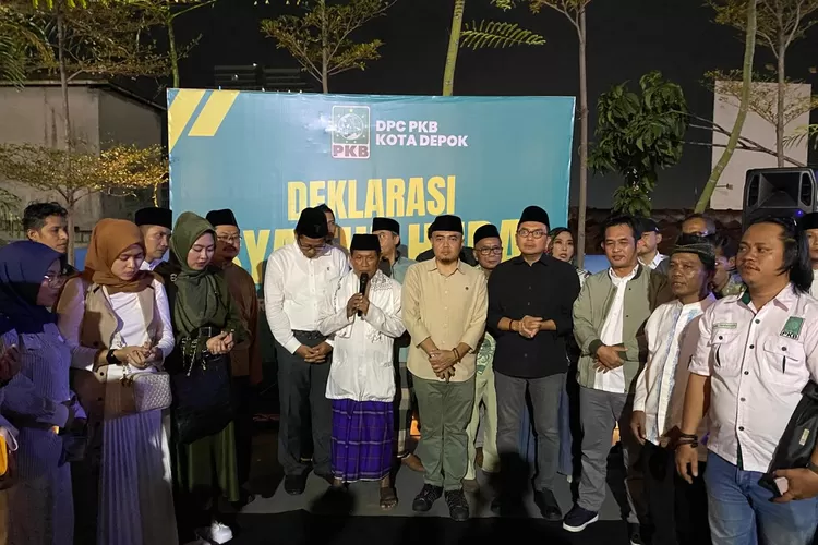 DPC PKB Kota Depok saat mendeklarasikan dukungan terhadap Ketua DPW PKB Jawa Barat, Syaiful Huda untuk maju Pilgub Jabar 2024 di Districk Kafe, Jalan Margonda Raya, Kecamatan Beji, Jumat (22/3).  (GERARD SOEHARLY/RADAR DEPOK)