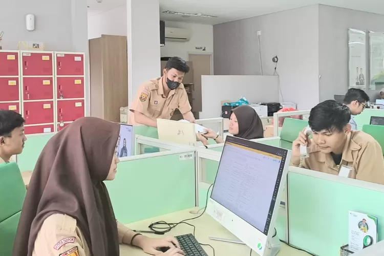 Suasana pelajar magang sedang beraktifitas meningkatkan kemampuan serta keahliannya.  (DOKUMEN BPJS KETENAGAKERJAAN)