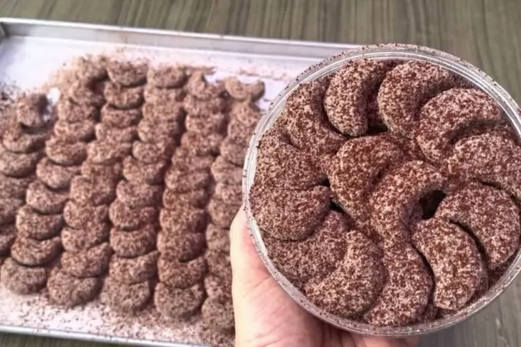 Putri Salju Coklat Milo ini bisa jadi resep baru kue lebaran yang enak (Tangkapan Layar Youtube Ayo Masak Ayo Makan)