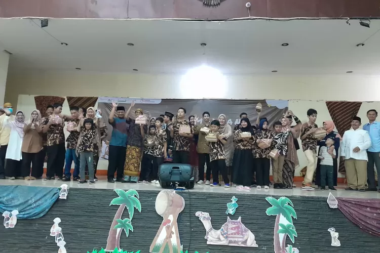 Suasana Bukber Rumah Autis Depok, di Balai Rakyat Depok, Kelurahan Mekarjaya, Kecamatan Sukmajaya, Kota Depok, Kamis (28/3). (AGNESYA WIANDA/RADAR DEPOK)
