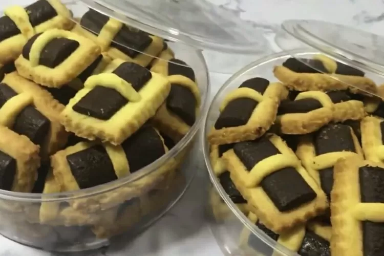 Kue Lebaran Choco Stick Cookies ini rasanya enak banget (Tangkapan Layar Youtube Resep Hernis)