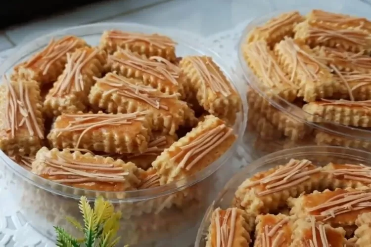 Resep Kastengel Keju yang harganya ekonomis rasanya premium (Tangkapan Layar Youtube atha naufal)