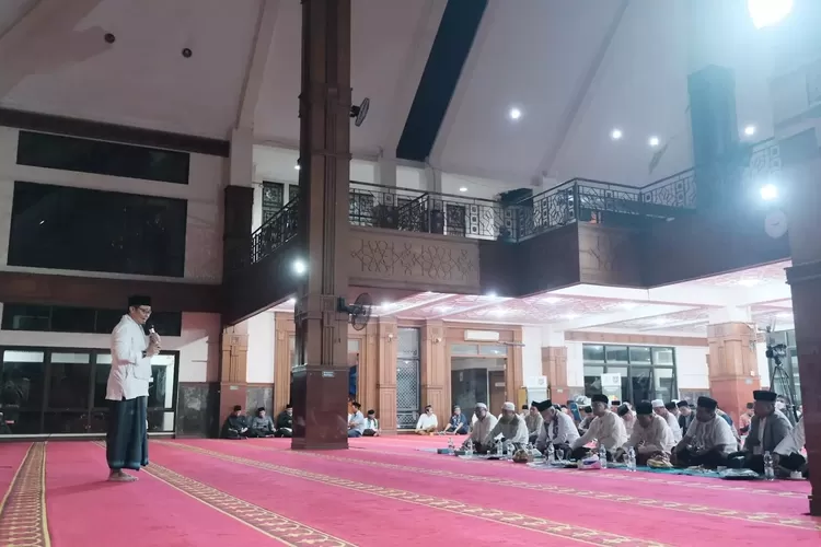 Pelaksanaan peringatan Nuzulul Quran dan Iktikaf Eksekutif tingkat Kota Depok tahun 2024, di Masjid Agung Balai Kota, Senin (1/4).