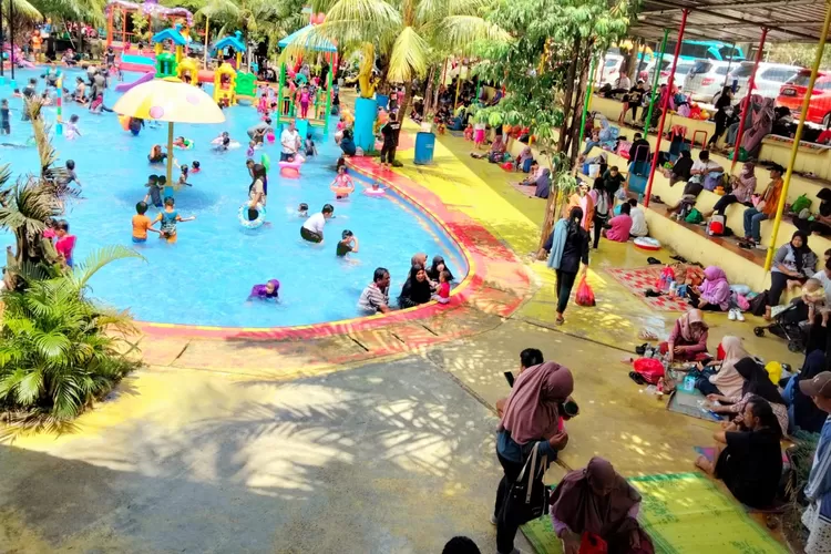 Kolam Ombak Jadi Wahana Favorit Di Putri Duyung Waterboom Sawangan Depok Jam Operasional Dan