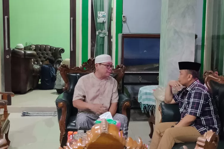 Ketua DPC PPP Kota Depok, Mazhab saat menerima kunjungan dari Sekda Kota Depok, Supian Suri, beberapa waktu lalu.  (PPP DEPOK FOR RADAR DEPOK)