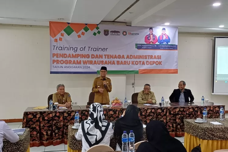 Wakil Walikota Depok, Imam Budi Hartono memberikan sambutan dan membuka acara Training of Trainer pendamping WUB, di Wisma Hijau, Kecamatan Cimanggis, Senin (22/4). (ANDIKA EKA/RADAR DEPOK)