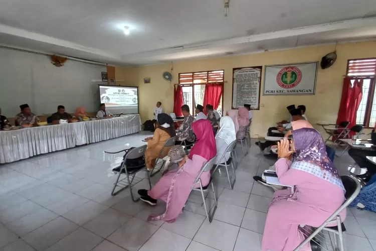 ACARA : Giat pisah sambut yang berlangsung di Sekretariat PGRI Kecamatan Sawangan, Kota Depok, akhir pekan lalu. (ISTIMEWA)