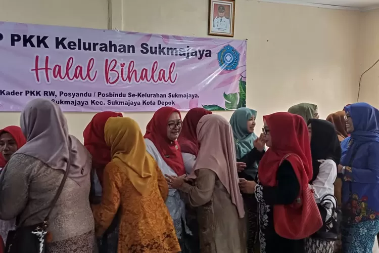 Halal Bihalal TP PKK Kelurahan Sukmajaya di aula kelurahan, Kamis (25/4).  (ANDIKA EKA/RADAR DEPOK)