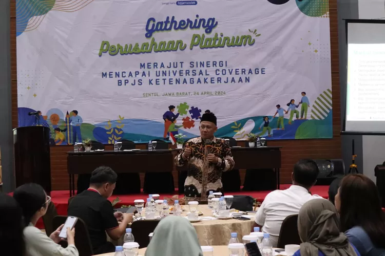 Kepala Baznas Kota Depok Endang Ahmad Yani sosialisasi ke 63 perusahaan platinum di Depok pada Hotel Lorin Syariah Sentul. Rabu, (24/4). (ISTIMEWA)