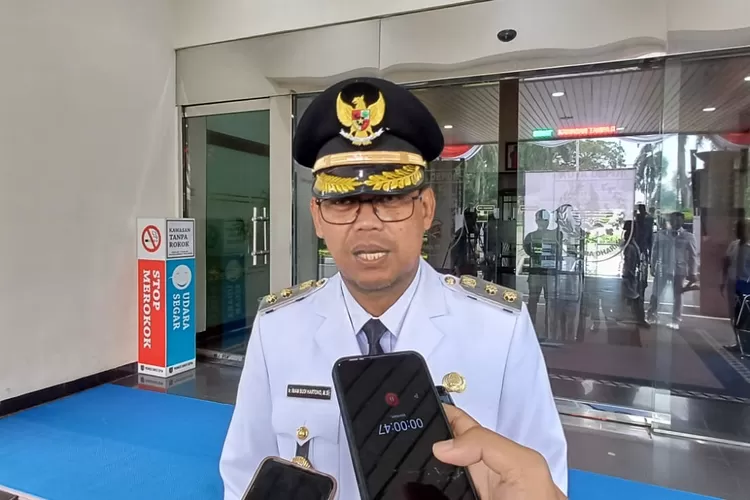 Wakil Walikota, Imam Budi Hartono saat memberikan keterangan sat Hari Otonomi Daerah usai peringatan upacara di Kantor Balaikota Depok (ANDIKAEKA/RADARDEPOK)
